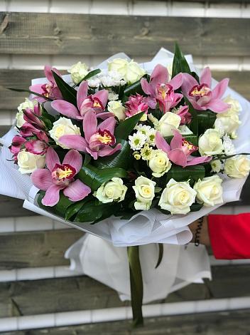 Букет цветов из: Розы и Хризантемы в Екатериноградской