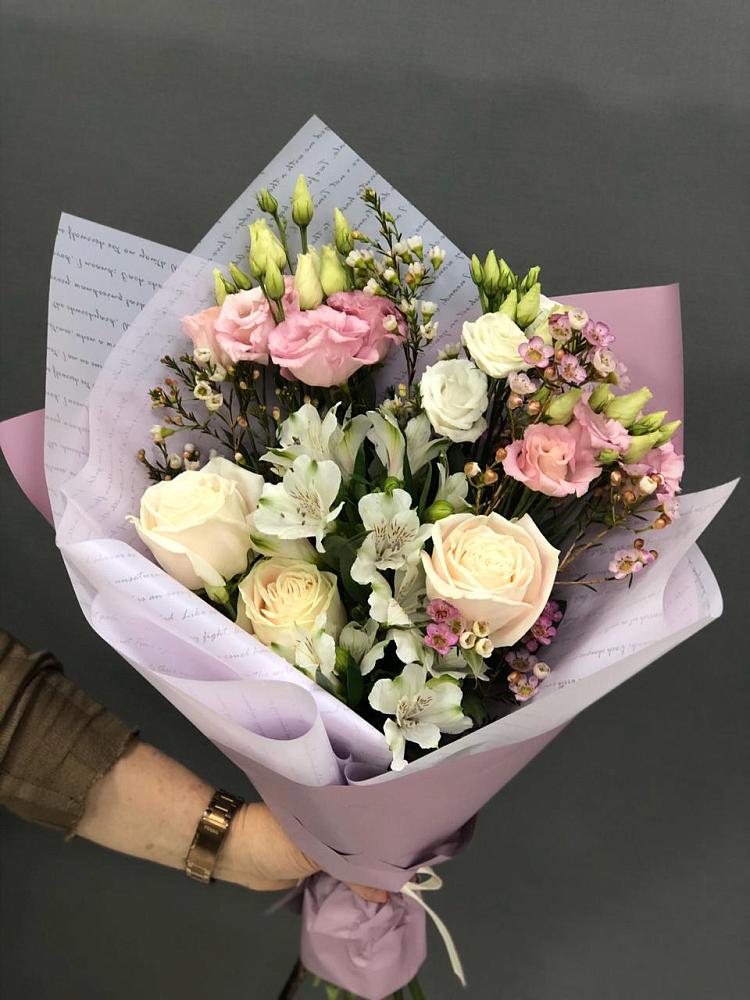 Букет цветов из: Альстромерии, Розы и Лизиантусы в Екатериноградской