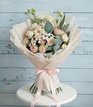 Букет цветов из:  Розы и Лизиантусы в Екатериноградской