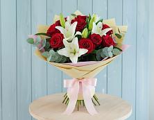 Букет цветов из:  Лилии и Розы в Екатериноградской