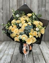 Букет цветов из:  Розы и Лизиантусы в Екатериноградской