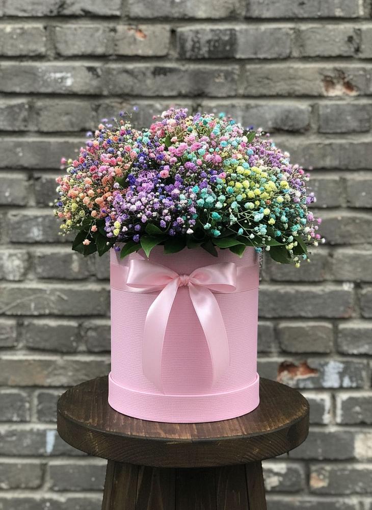 Цветочная композиция из Гипсофила и Розы в шляпной коробке в Екатериноградской