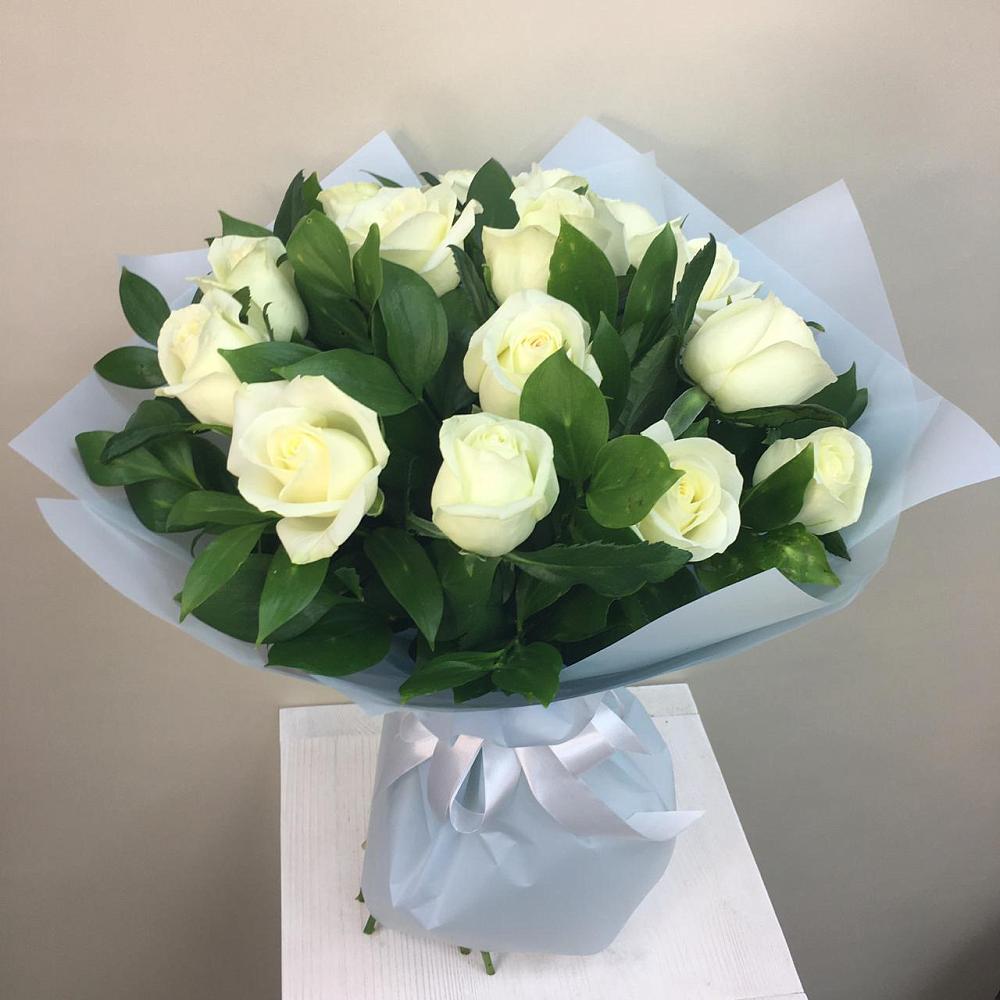 Букет 15 Белых роз Проуд в Екатериноградской