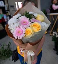 Букет цветов из:  Герберы, Розы и Хризантемы в Екатериноградской