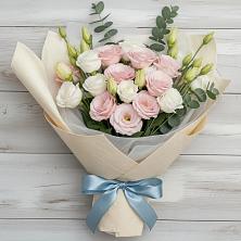 Букет цветов из:  Лизиантусы в Екатериноградской