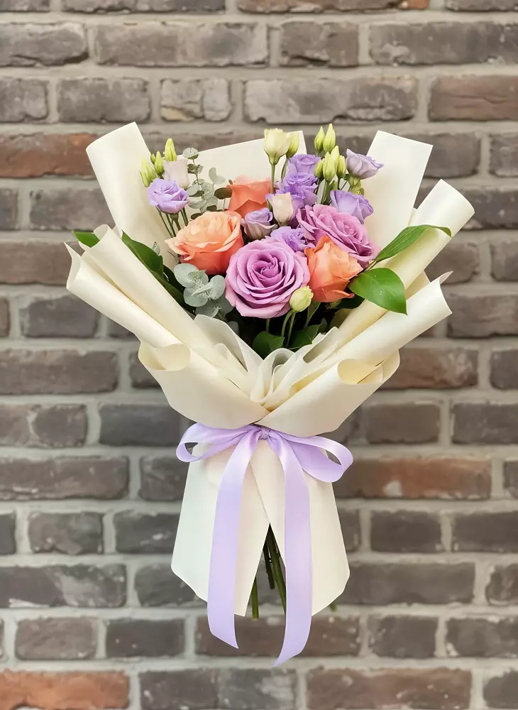 Букет цветов из: Лизиантусы и Розы в Екатериноградской