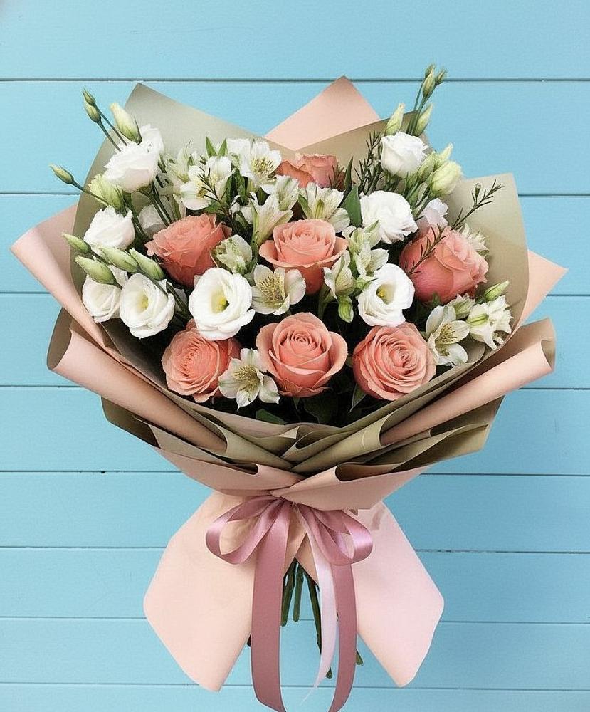 Букет цветов из: Розы, Альстромерии и Лизиантусы в Екатериноградской