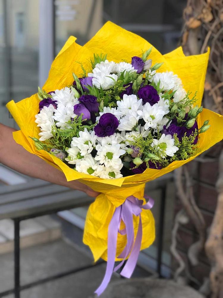 Букет цветов из: Ирисы, Хризантемы и Ромашки в Екатериноградской