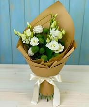 Букет цветов из:  Хризантемы и Лизиантусы в Екатериноградской