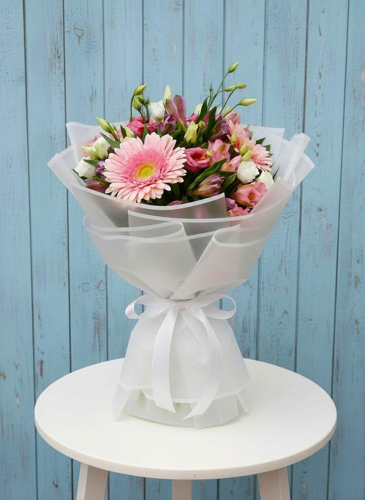 Букет цветов из: Герберы, Альстромерии и Лизиантусы в Екатериноградской