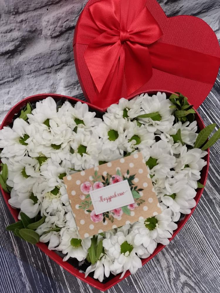 Цветочная композиция из Хризантемы в виде сердца в Екатериноградской