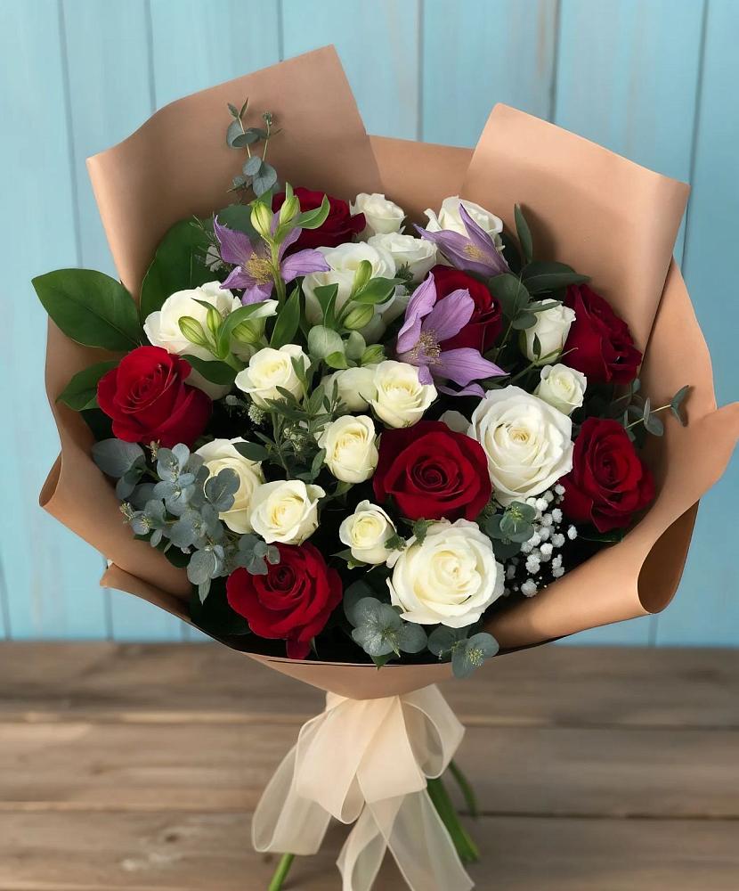 Букет цветов из: Розы и Альстромерии в Екатериноградской