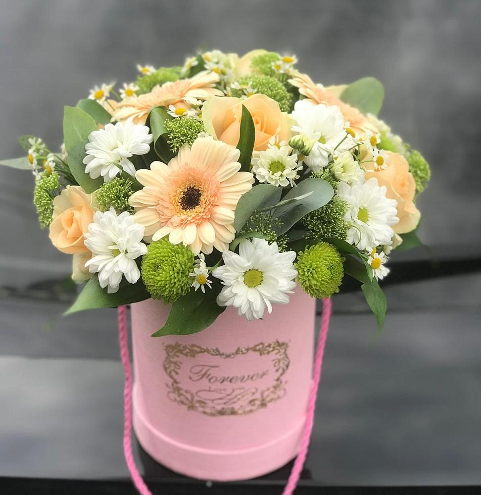 Цветочная композиция из Розы, Герберы и Хризантемы в шляпной коробке в Екатериноградской