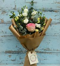 Букет цветов из:  Розы и Лизиантусы в Екатериноградской
