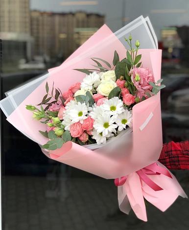 Букет цветов из: Розы, Лизиантусы и Хризантемы в Екатериноградской