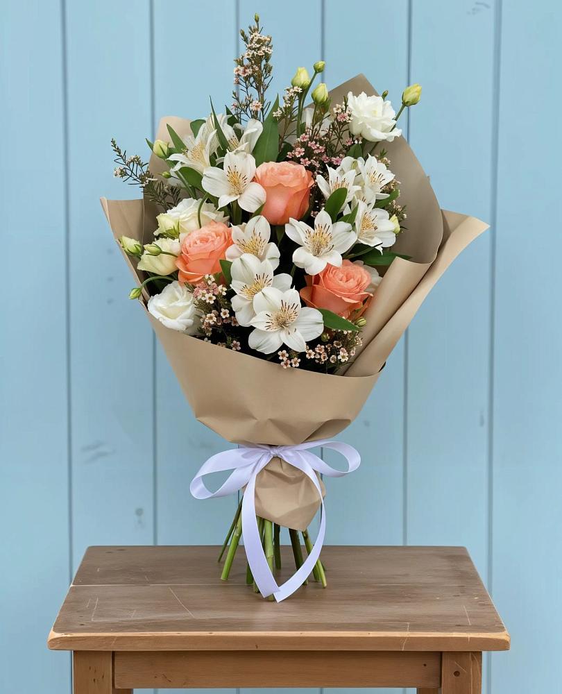 Букет цветов из: Альстромерии, Лизиантусы, Розы и Хризантемы в Екатериноградской