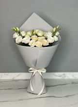 Букет цветов из:  Розы и Лизиантусы в Екатериноградской